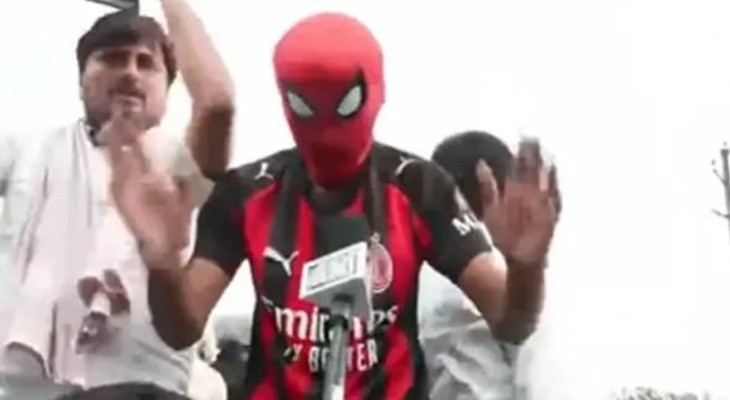 রাজনীতি: ভারতে ছাত্র আন্দোলন / লাঠিচার্জ-জলকামানের মধ্যেই রাজপথে ‘স্পাইডার-ম্যান’!